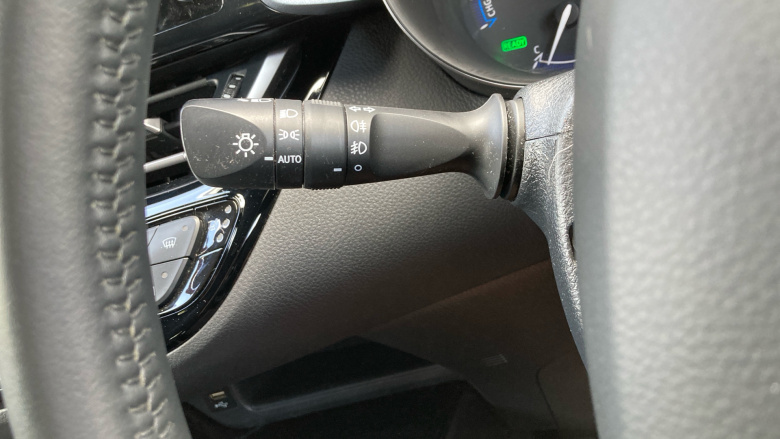 Toyota C-HR 1.8 Hybrid Design 5dr CVT Hybrid Hatchback